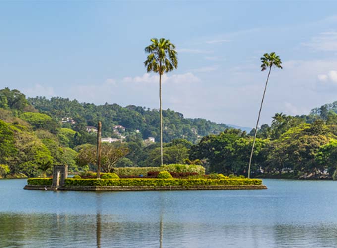 Kandy Lake - VISIT 2 SRI LANKA